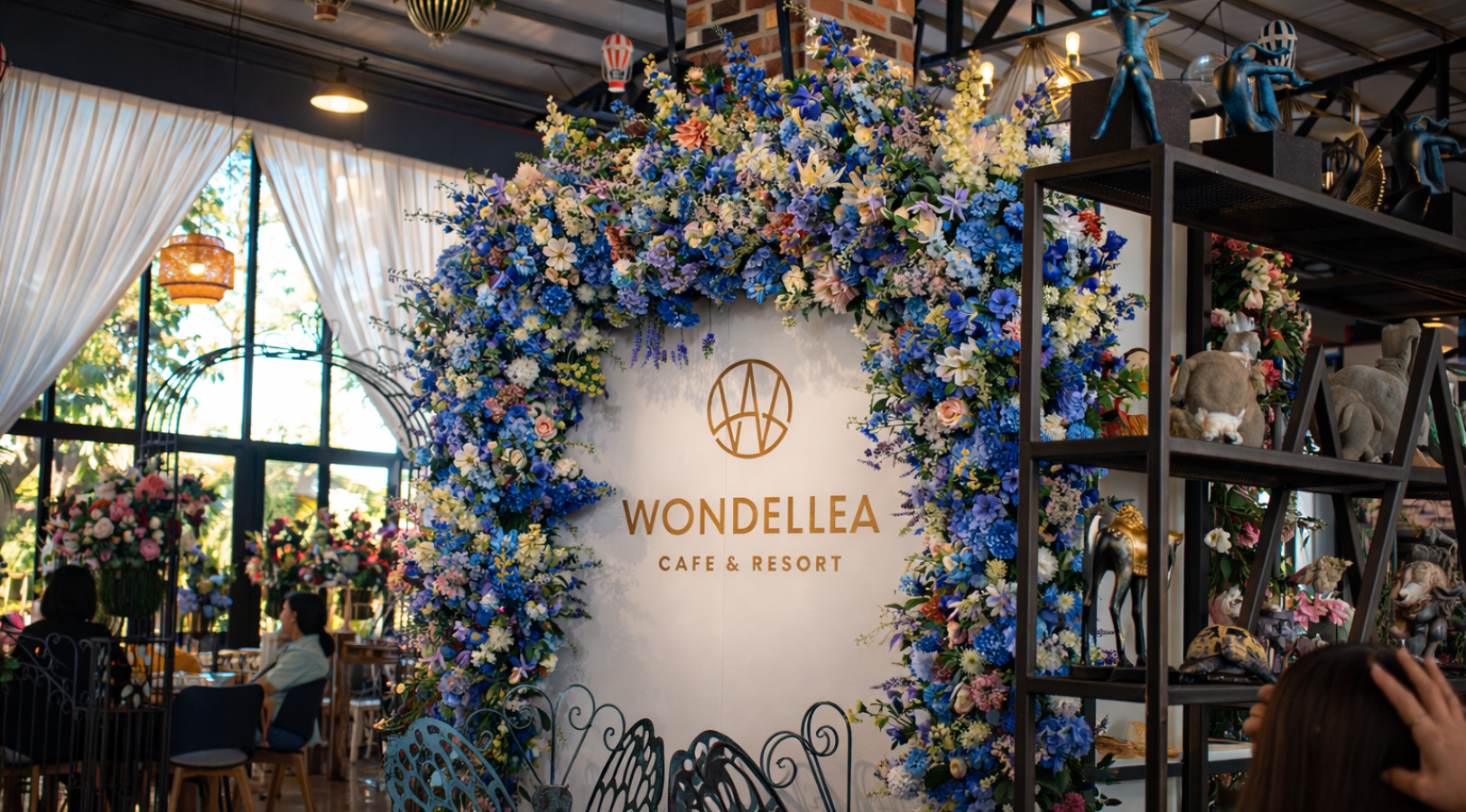 Dining with flower arch